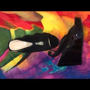 Black wedges